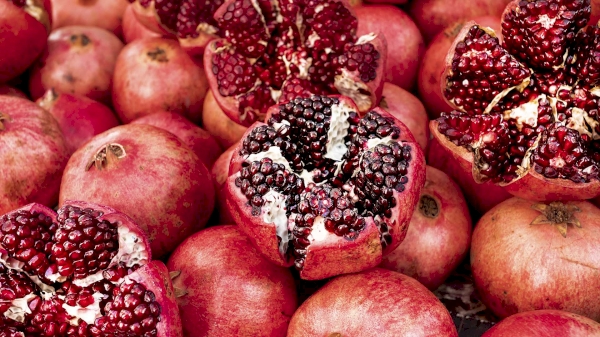 How many pomegranate did Uzbekistan export?