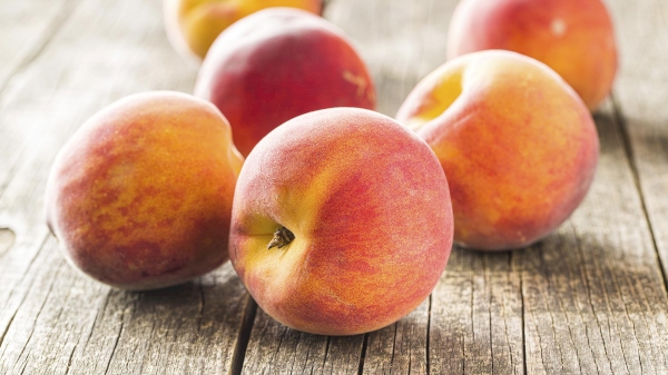 How many peaches did Uzbekistan export?